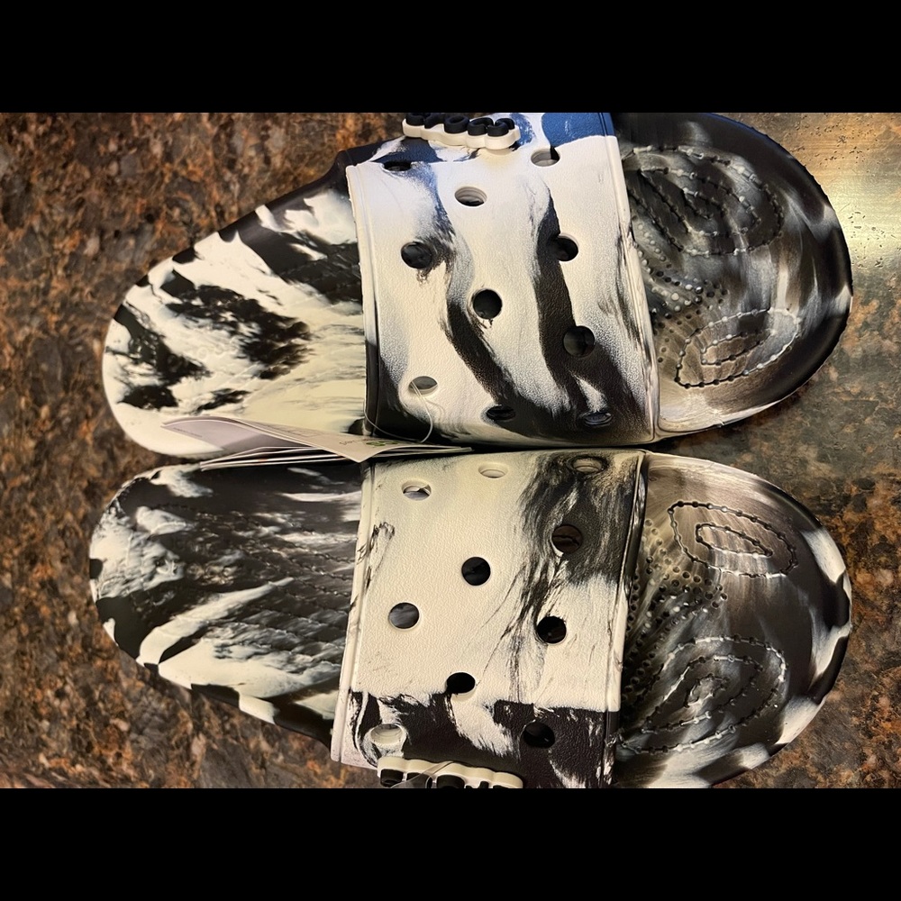 New marbled crocs slides - Picture 2 of 6